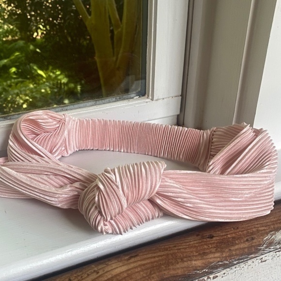 Anthropologie Pink Knot Pleated Headband - Picture 1 of 3